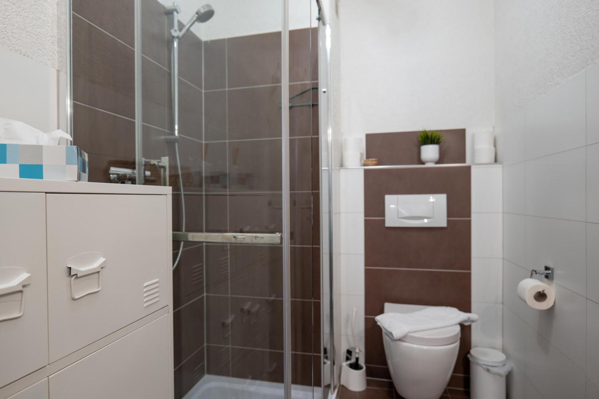 Riesling Appartement For 2 - 4 People - Billiards - Balcony With Mosel View - Parking - Wine Barrel Bar - Fully Equipped Kitchen - Netflix - Waiputv - 3 Km From Cochem Клоттен Экстерьер фото
